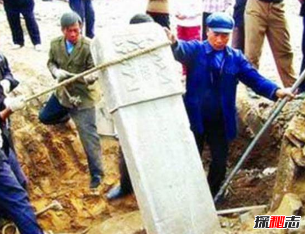 大太監(jiān)李蓮英死亡之謎墳?zāi)怪兄灰?jiàn)頭顱和長(zhǎng)辮子(病死或仇家暗殺)